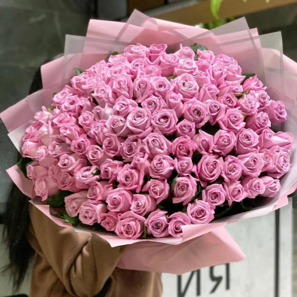 Букет 101 нежно-розовая роза с упаковкой (60см)