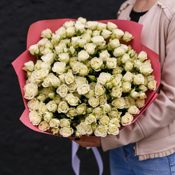 Букет 51 кустовая белая роза с упаковкой