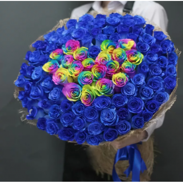 Букет 101 роза синяя и радужная с сердцем