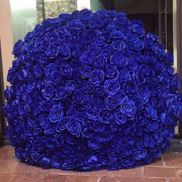 Букет 201 синяя роза с оформлением
