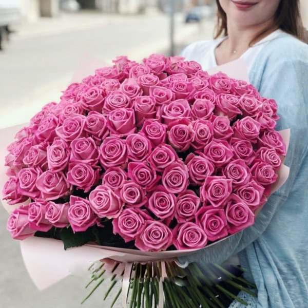 Букет 101 розовая роза с оформлением (70см)