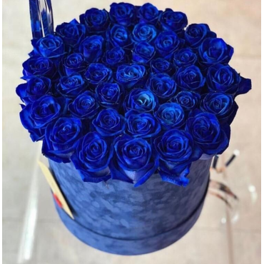 Коробка 35 синих роз с оформлением
