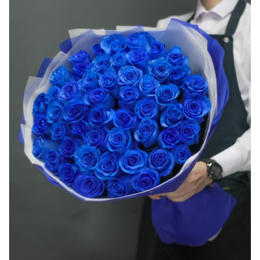 Букет 35 синих роз с оформлением