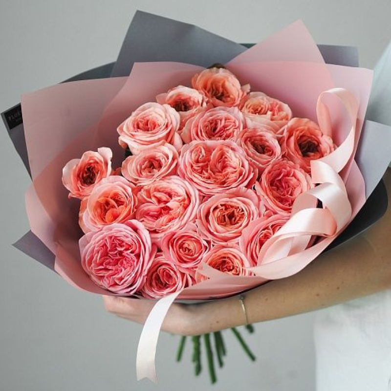 Букет 19 пионовидных ароматных роз с упаковкой