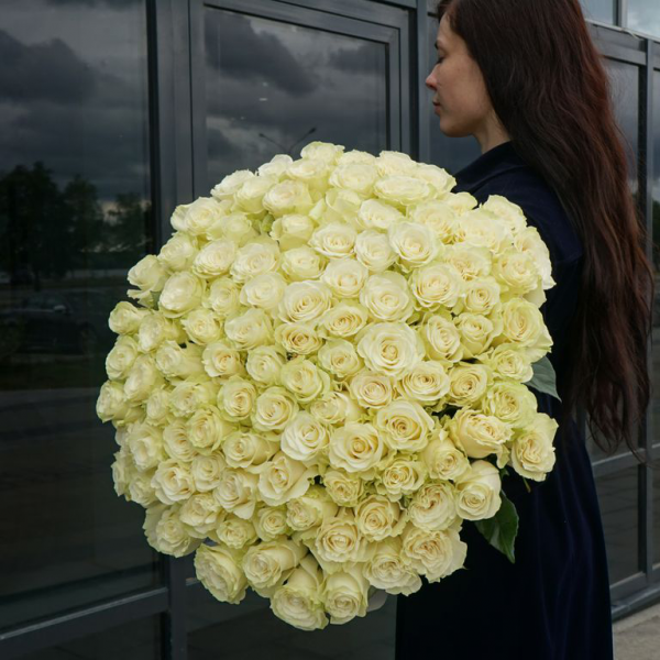 Букет 101 белая роза 100 см