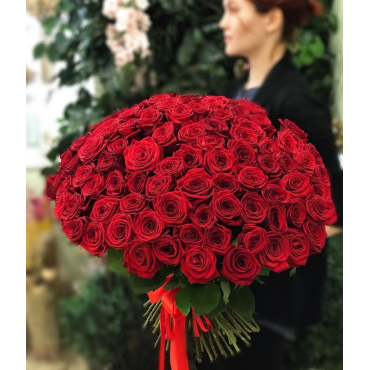 101 красная роза с лентами (50см)