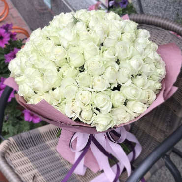 101 белая роза с упаковкой (50см)