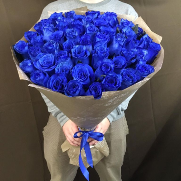 Букет 31 синяя роза с оформлением