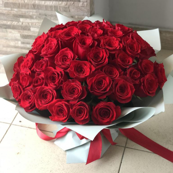 Букет 51 красная роза 40-50 см с упаковкой