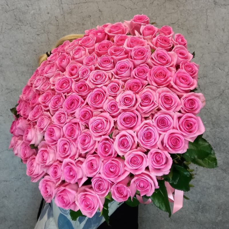 Букет 101 классическая розовая роза с лентами (70см)