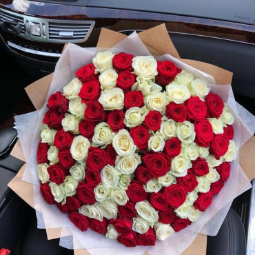 Букет 101 роза красная и белая с упаковкой (70см)