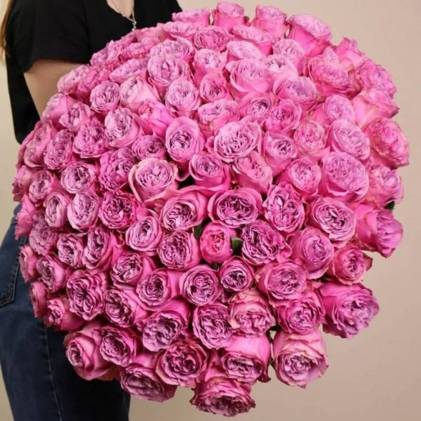 Букет 101 пионовидная розовая роза с лентами