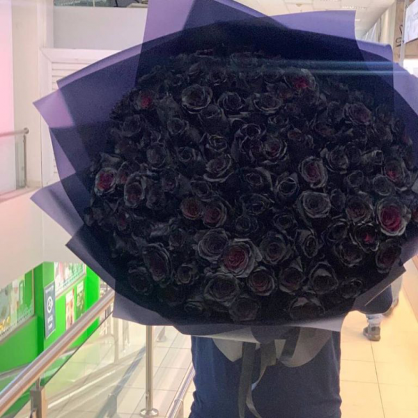 Букет 101 черная роза с упаковкой