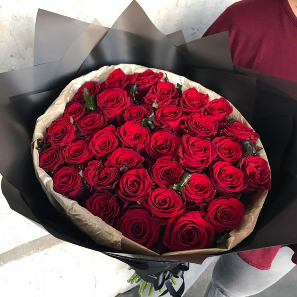 Букет 51 бордовая роза в двойной упаковке